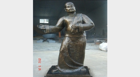 三亚义福阁烤鸭店委托我司进行制作和安装《玻璃钢人物雕塑》