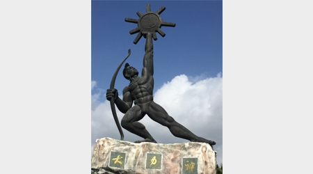 三亚南泉实业有限公司委托我司制作三亚槟榔河村温泉景区，锻造紫铜大力神雕塑一座