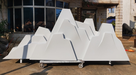 海南月亮湖庄园酒店有限公司委托我司制作，月亮、假山、字牌等不锈钢雕塑一批